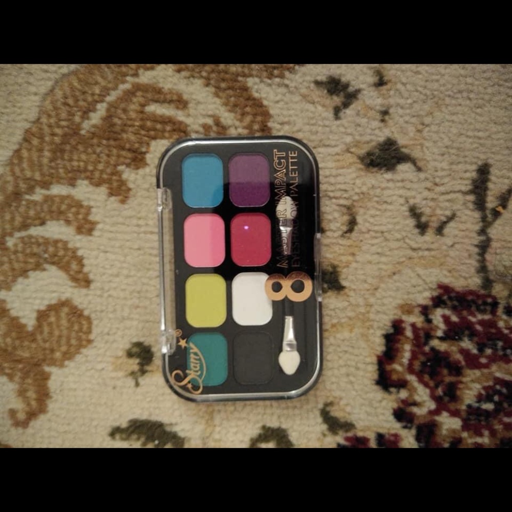 I’m selling eye shadow